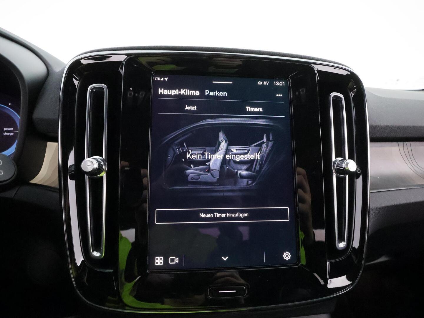 VOLVO XC40 2023
