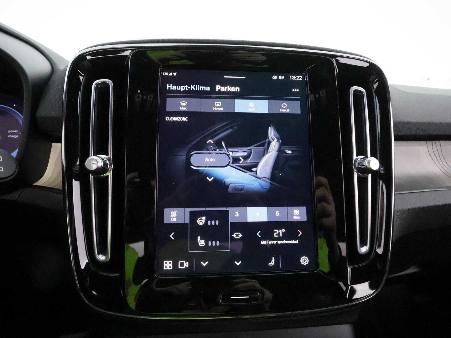VOLVO XC40 2023