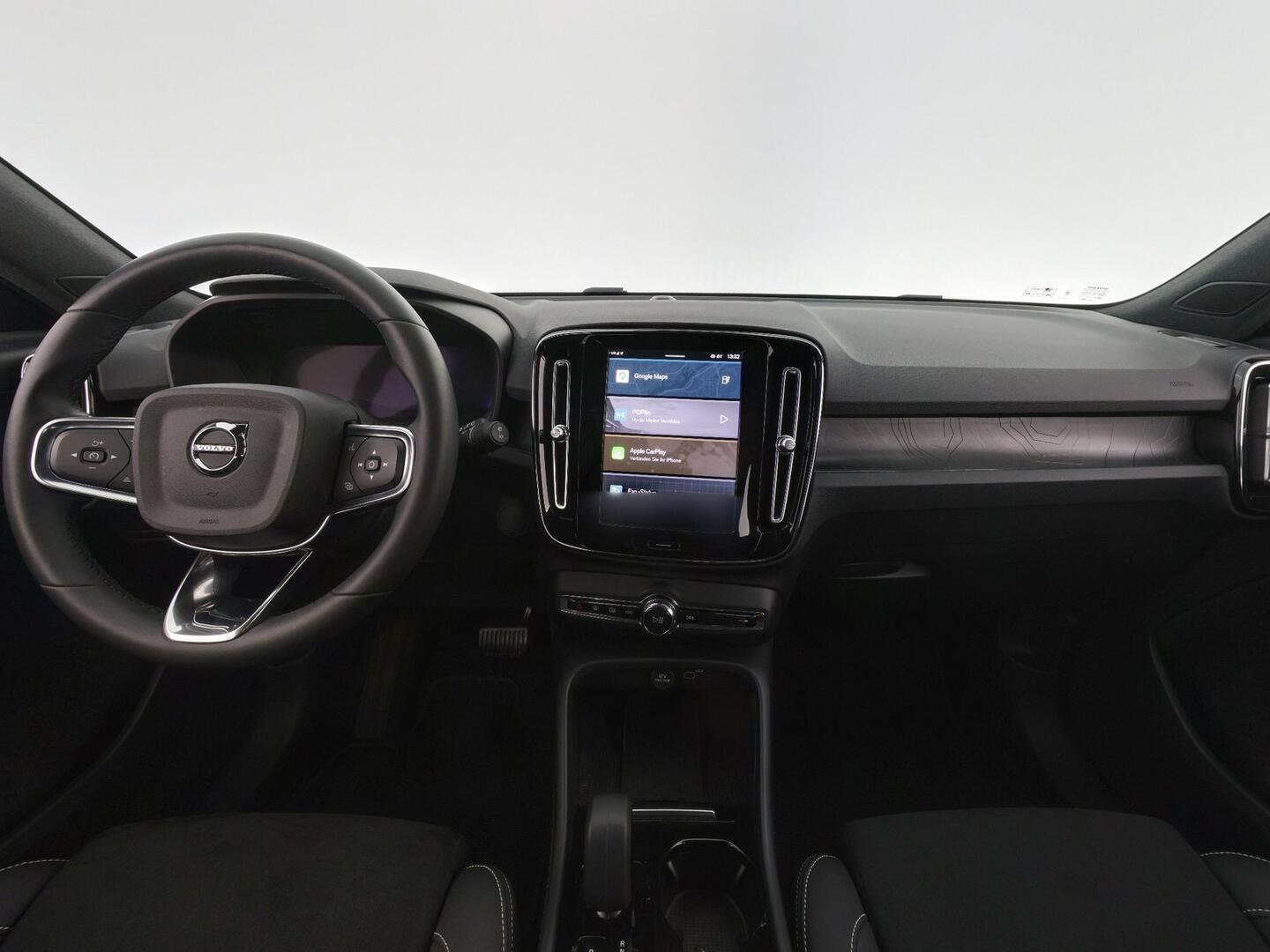 VOLVO XC40 2023