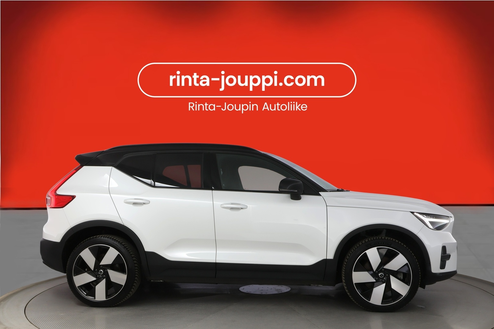 VOLVO XC40 2023