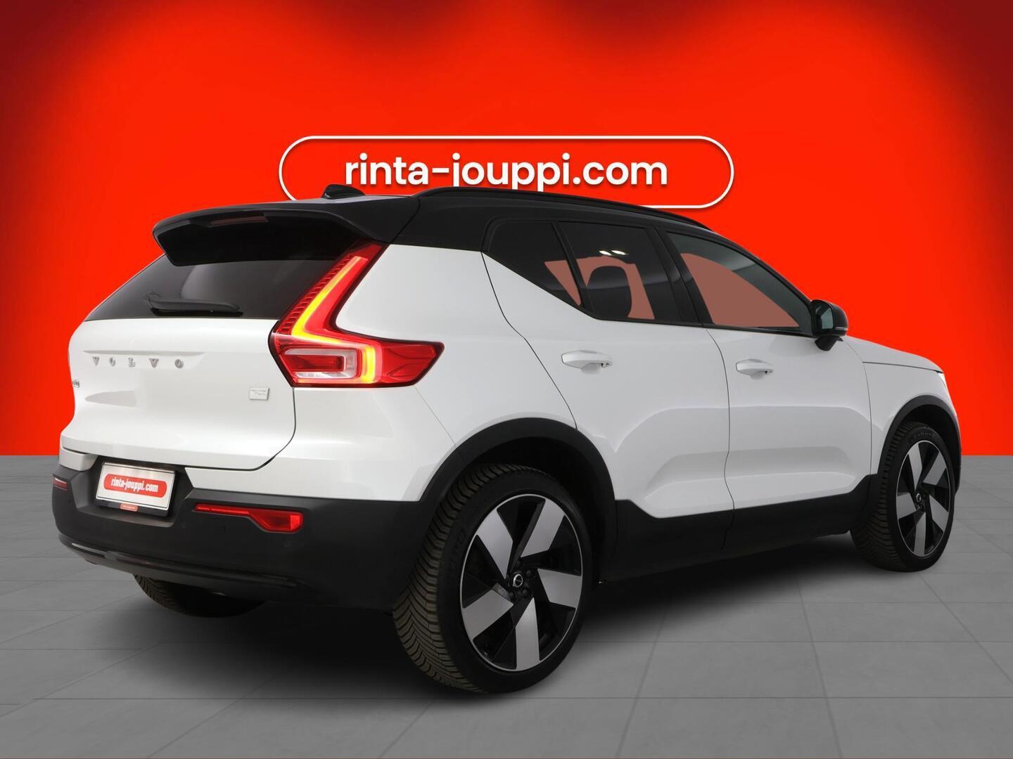 VOLVO XC40 2023
