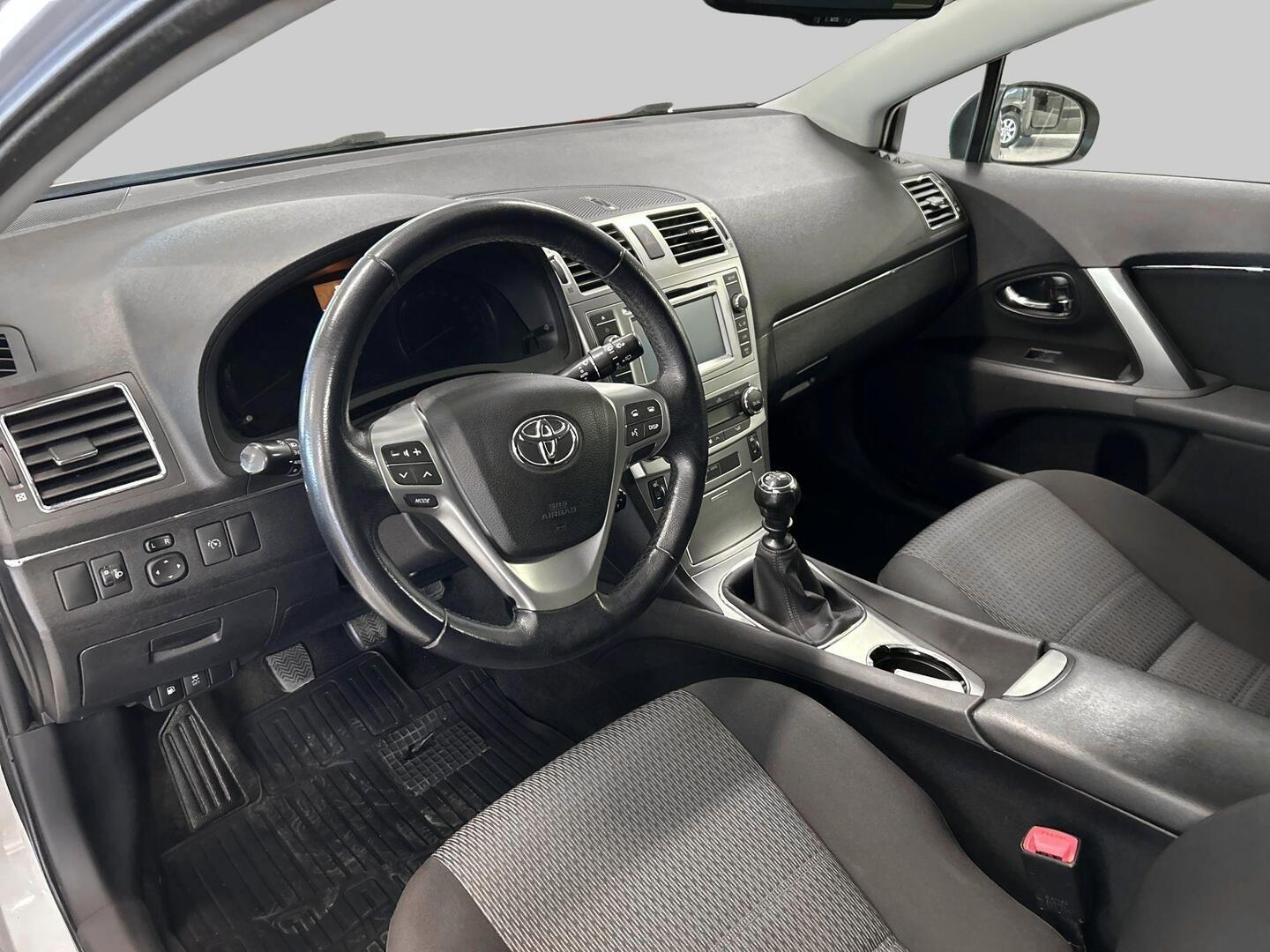 TOYOTA Avensis 2014