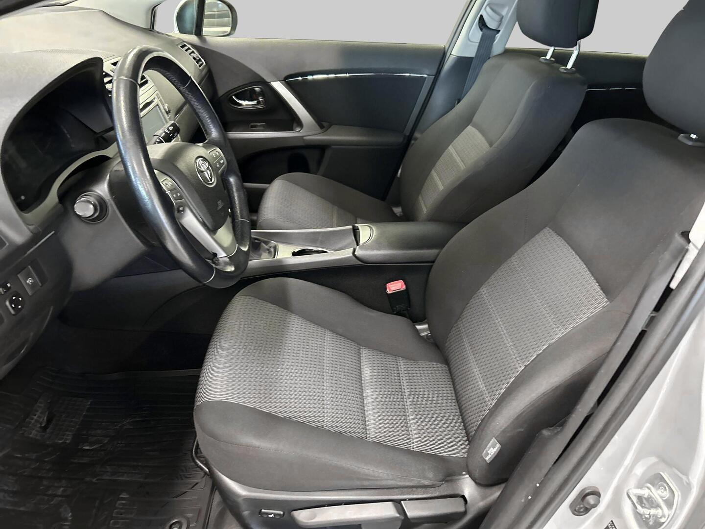 TOYOTA Avensis 2014