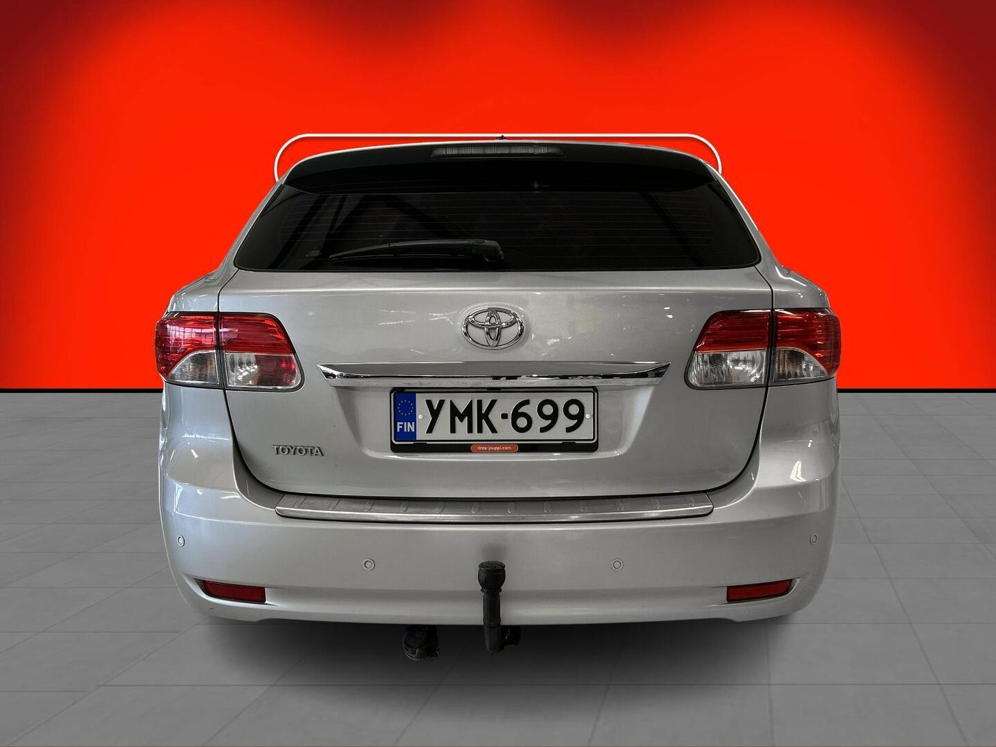 TOYOTA Avensis 2014