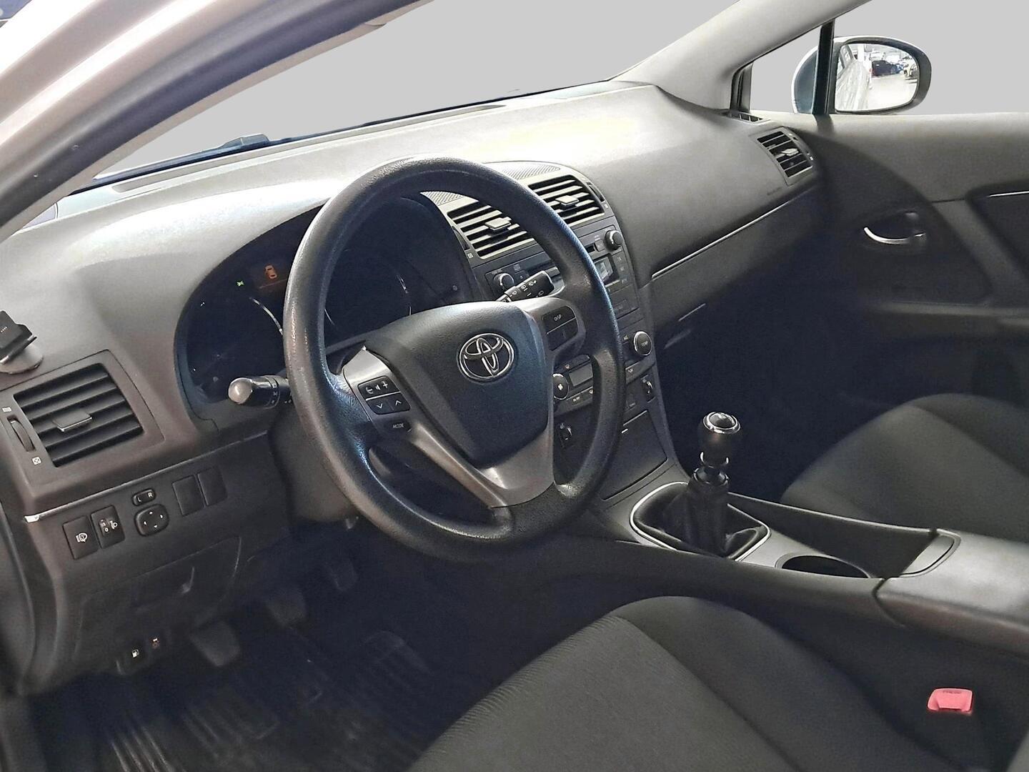 TOYOTA Avensis 2011