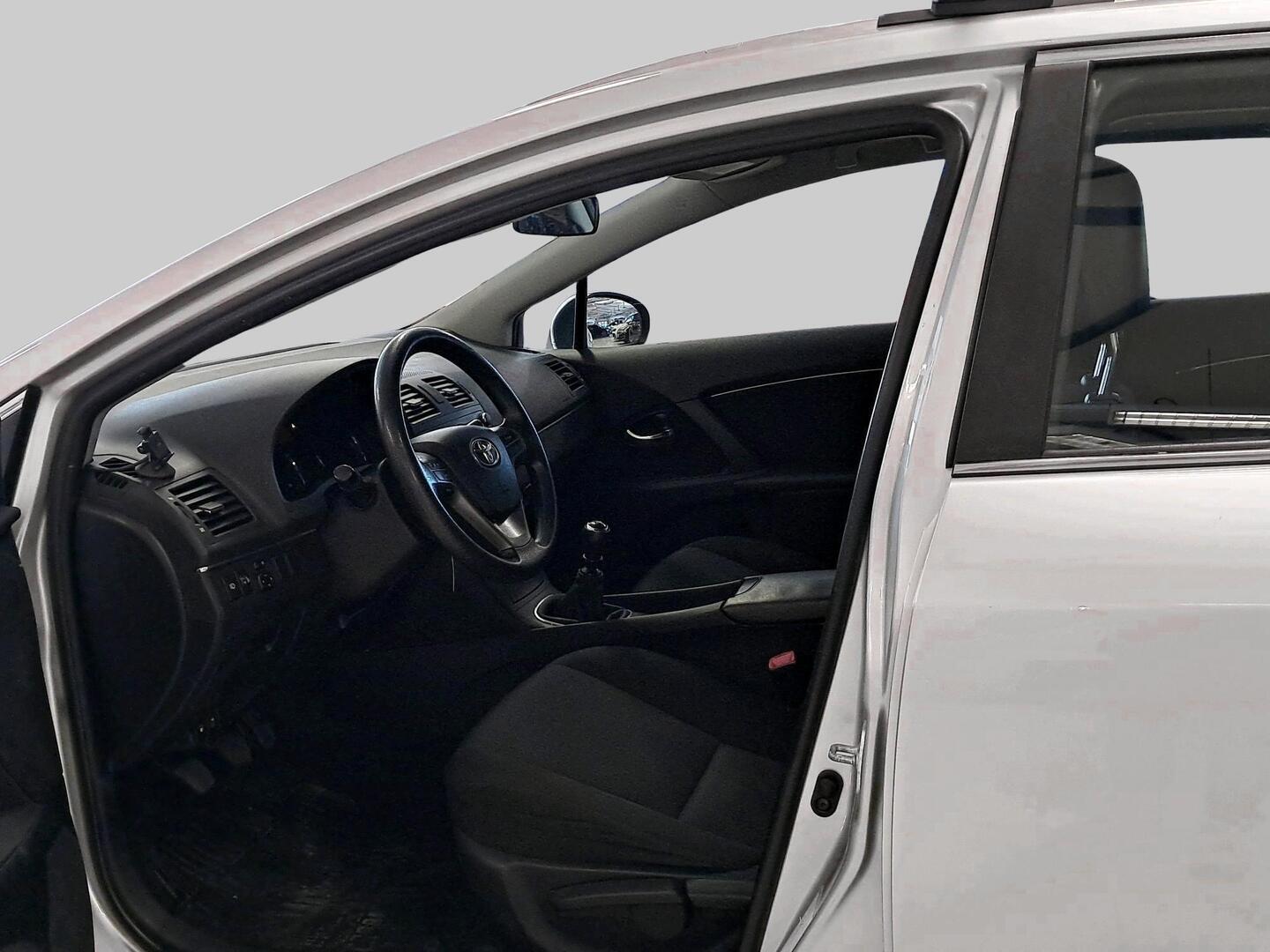TOYOTA Avensis 2011