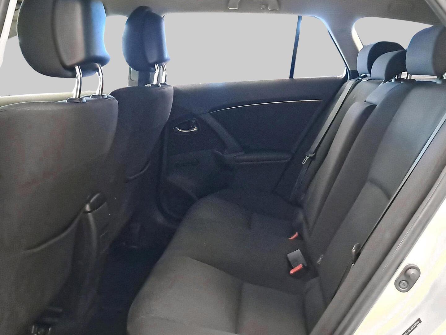 TOYOTA Avensis 2011