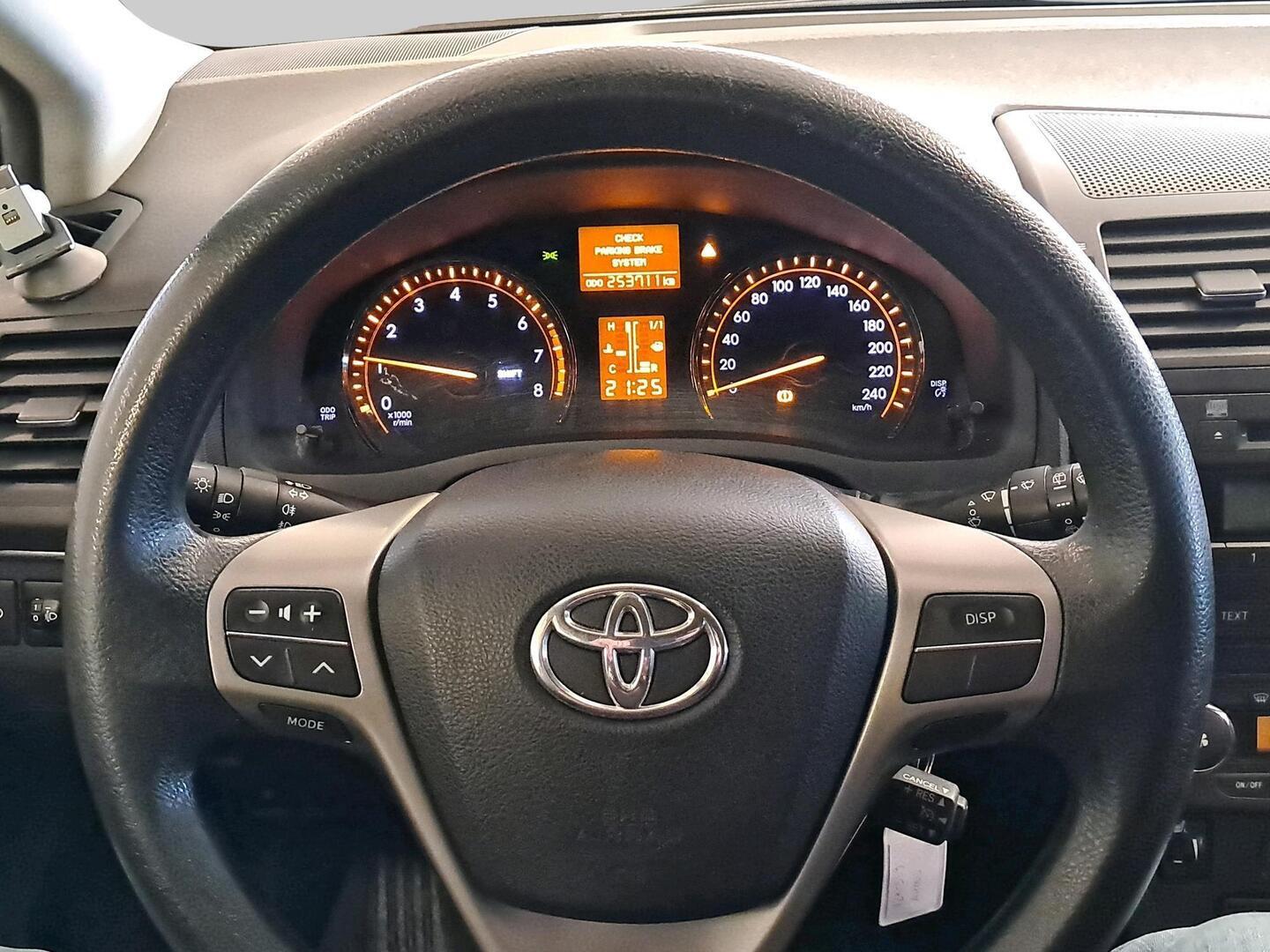 TOYOTA Avensis 2011
