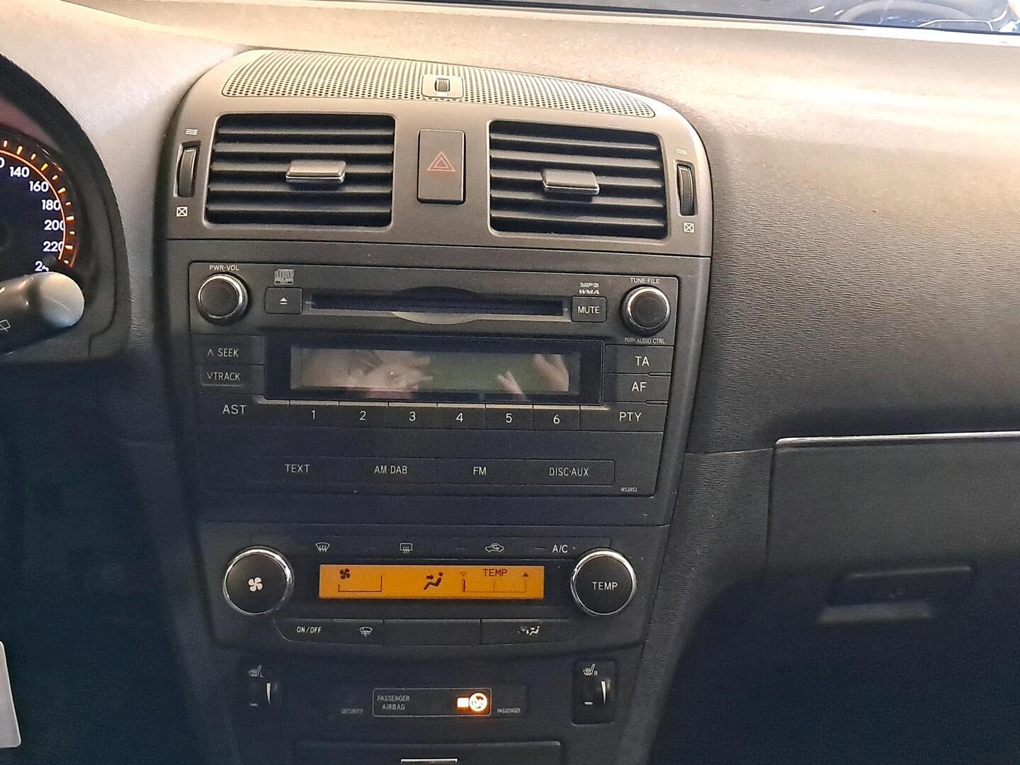 TOYOTA Avensis 2011