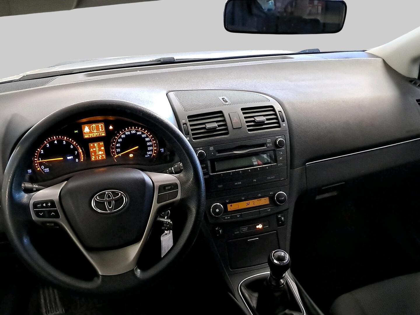 TOYOTA Avensis 2011