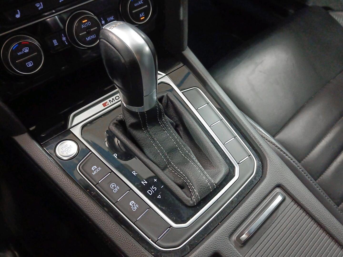 VOLKSWAGEN Passat 2017