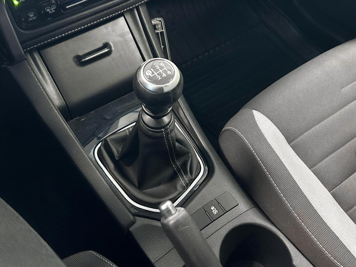 TOYOTA Auris 2016