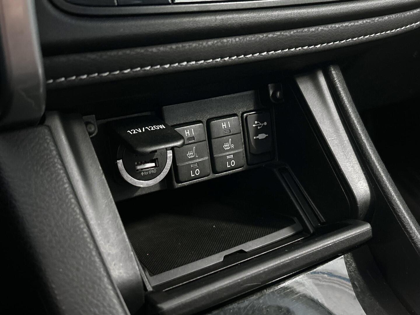 TOYOTA Auris 2016