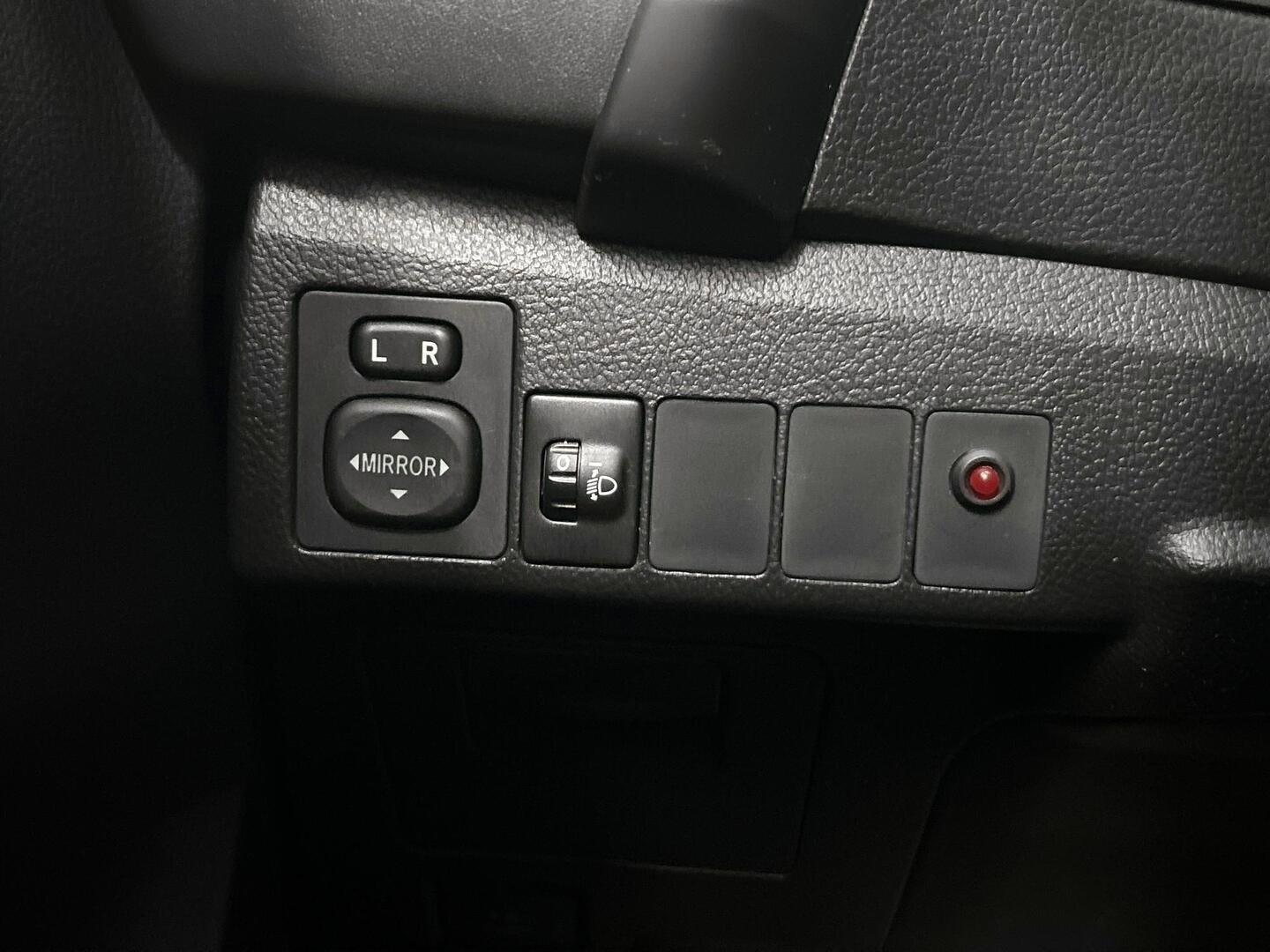 TOYOTA Auris 2016