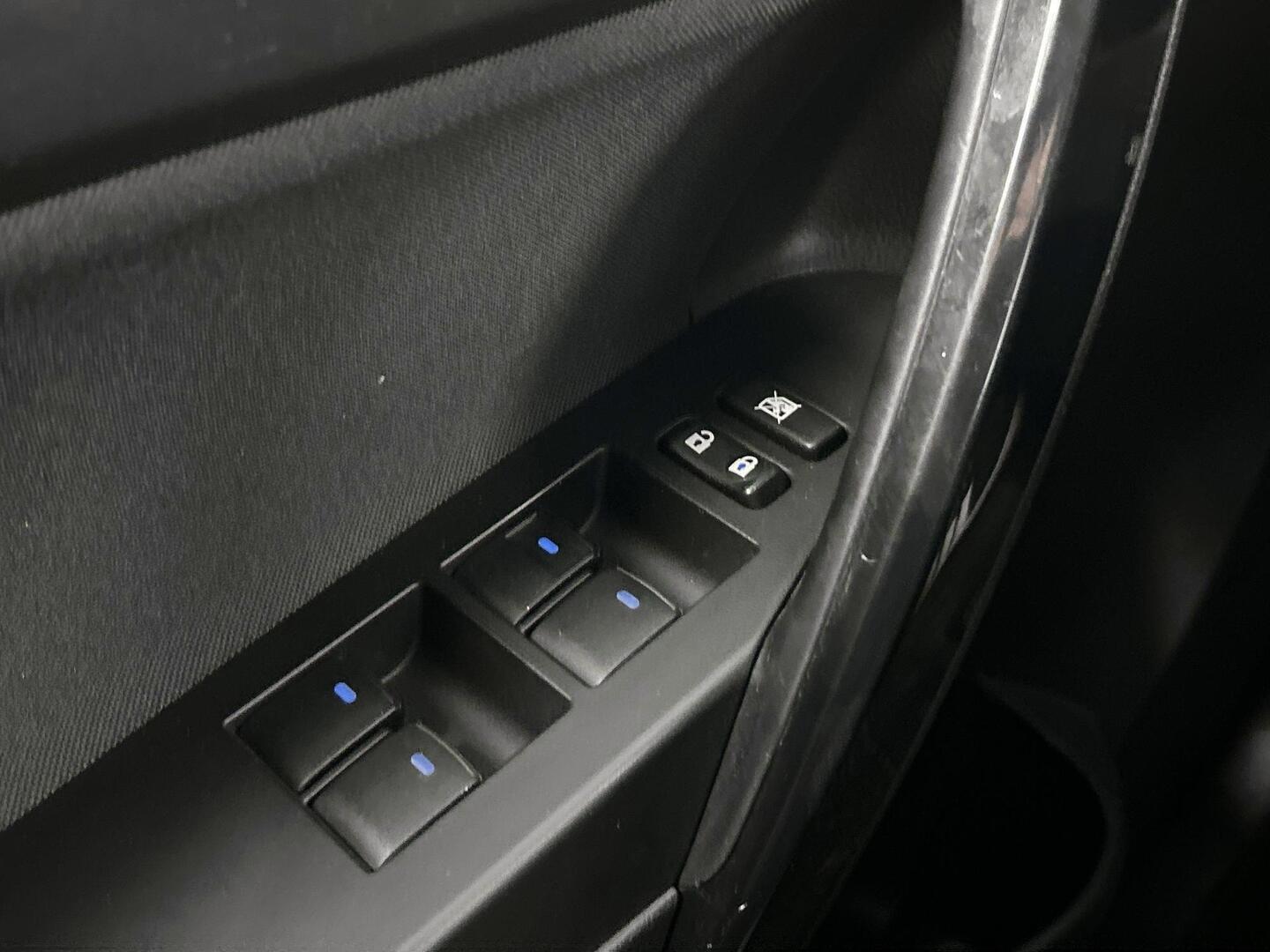 TOYOTA Auris 2016