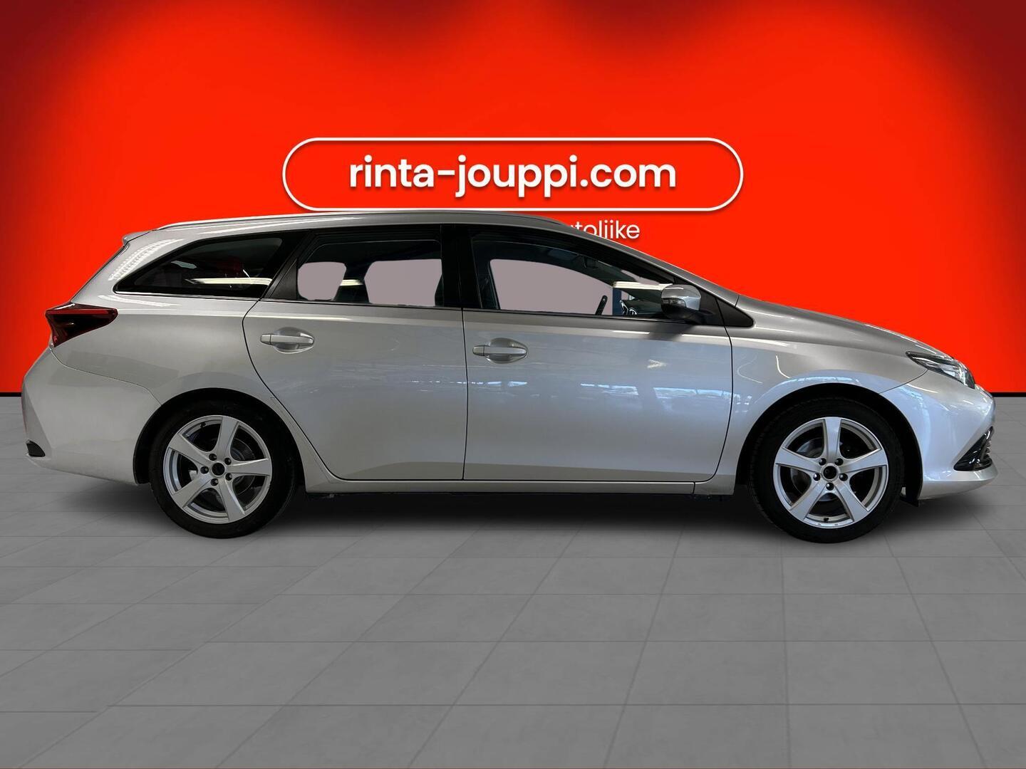 TOYOTA Auris 2016