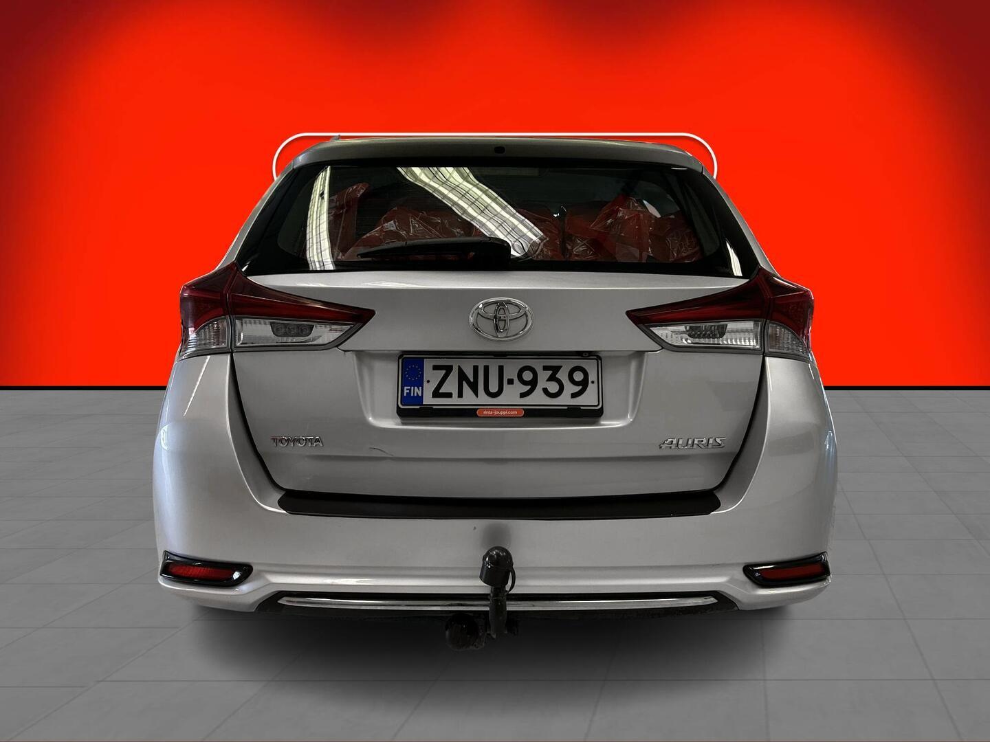 TOYOTA Auris 2016
