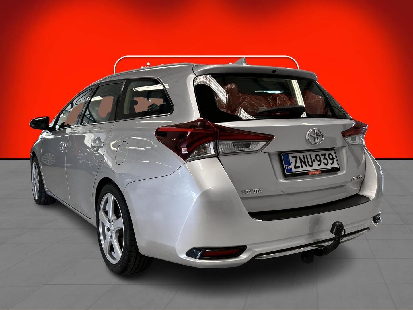 TOYOTA Auris 2016