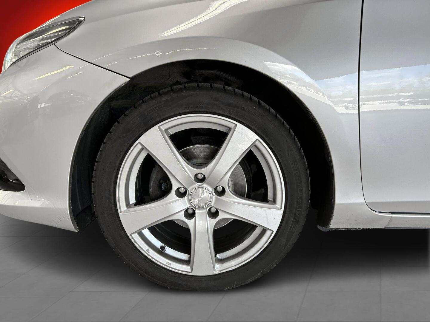 TOYOTA Auris 2016