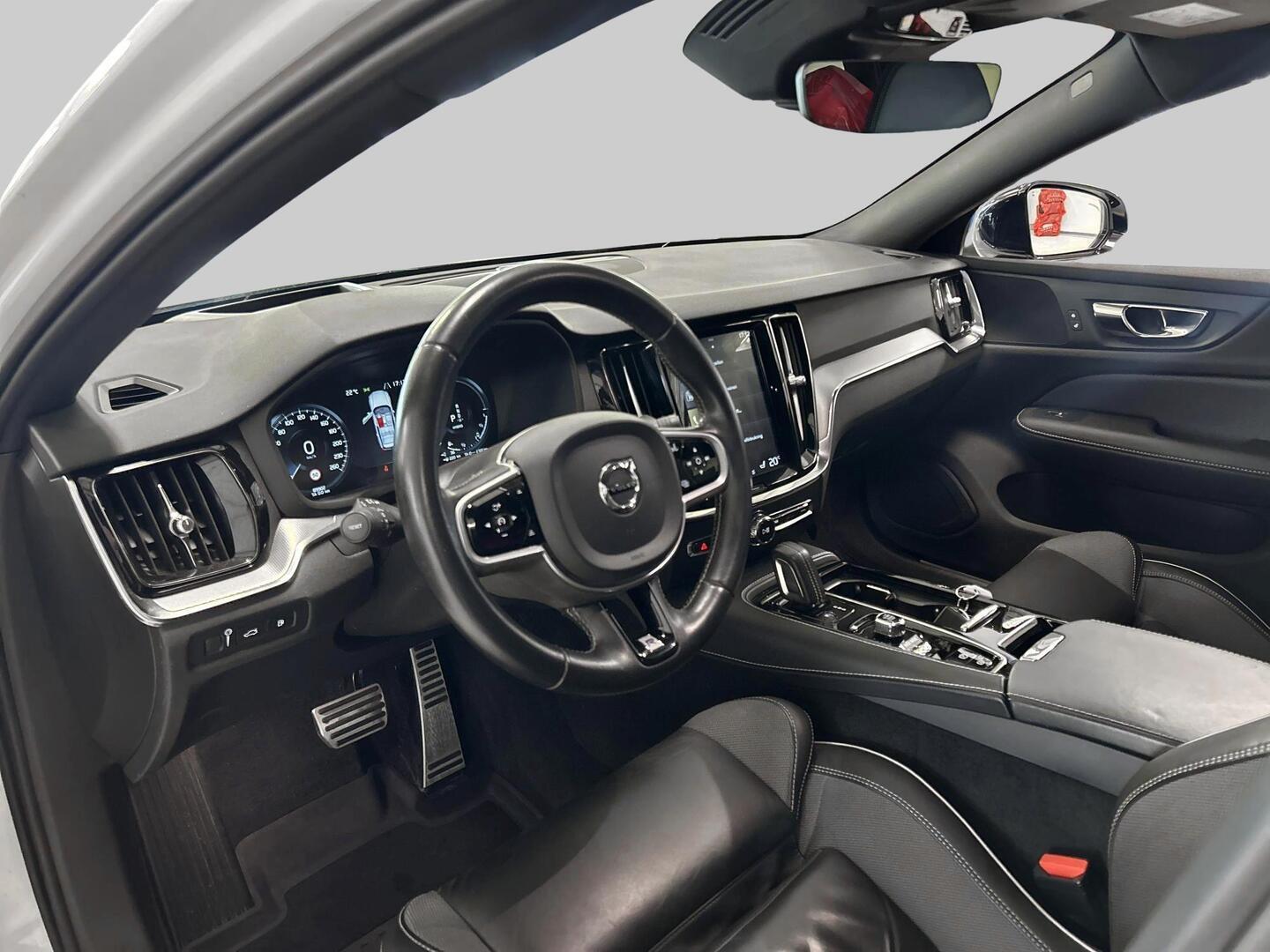VOLVO V60 2020