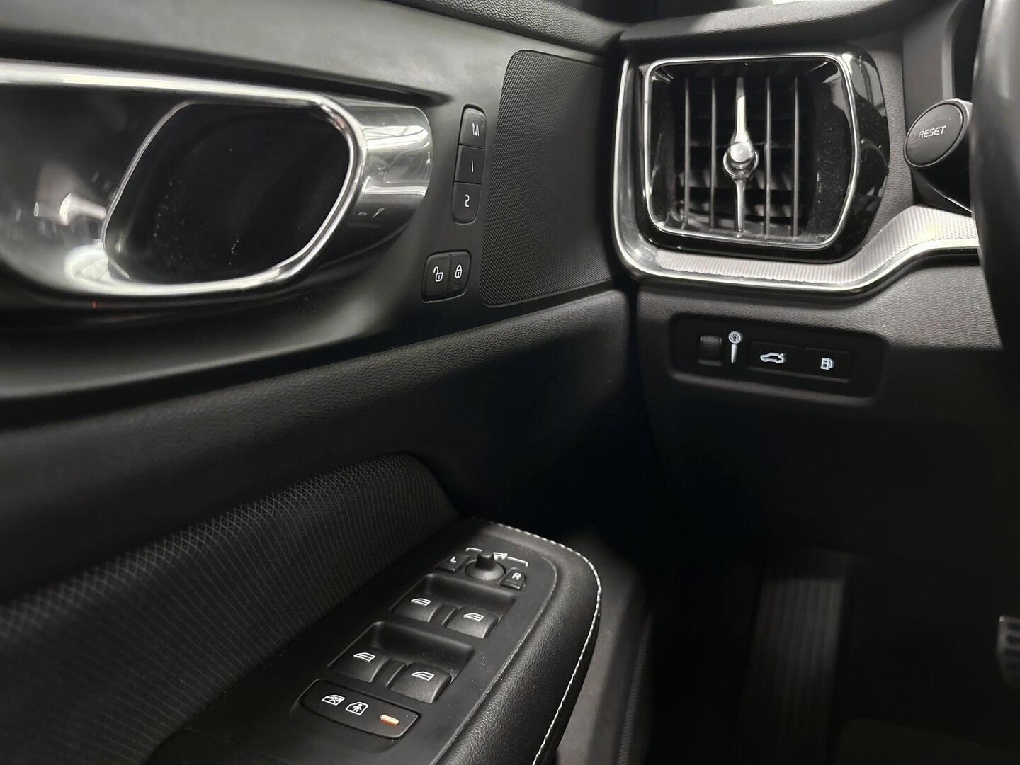 VOLVO V60 2020