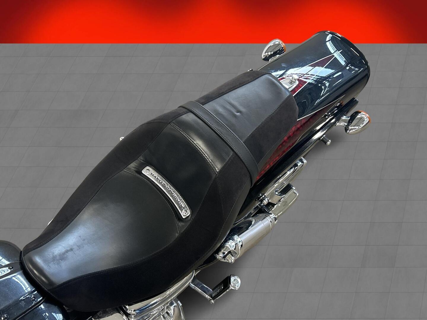 HARLEY-DAVIDSON CVO 2010