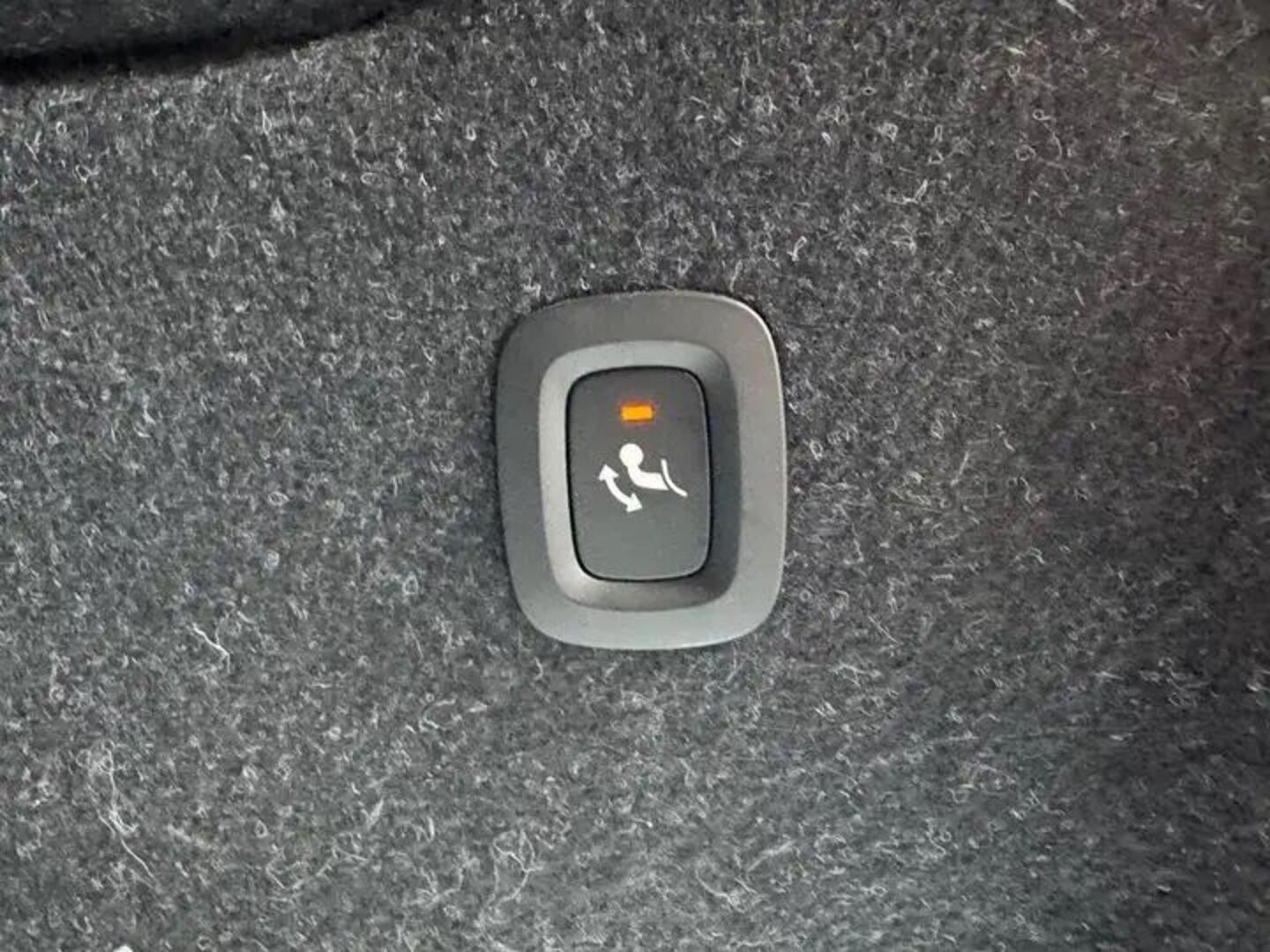 VOLVO XC40 2022