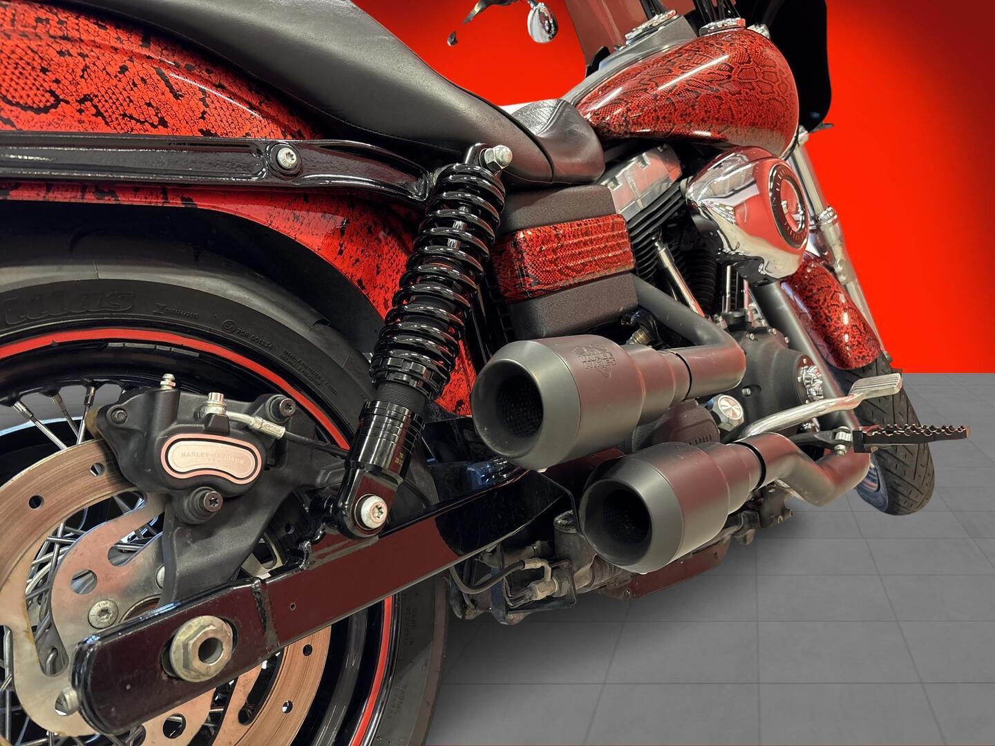 HARLEY-DAVIDSON DYNA 2011