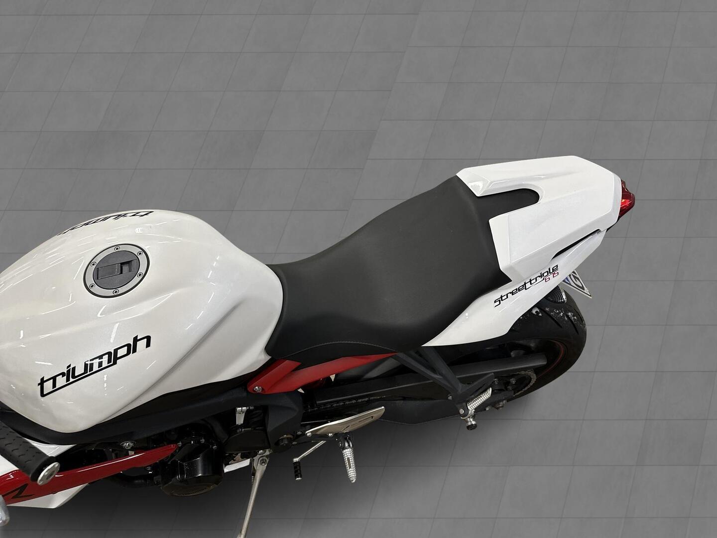 TRIUMPH STREET TRIPLE 2015