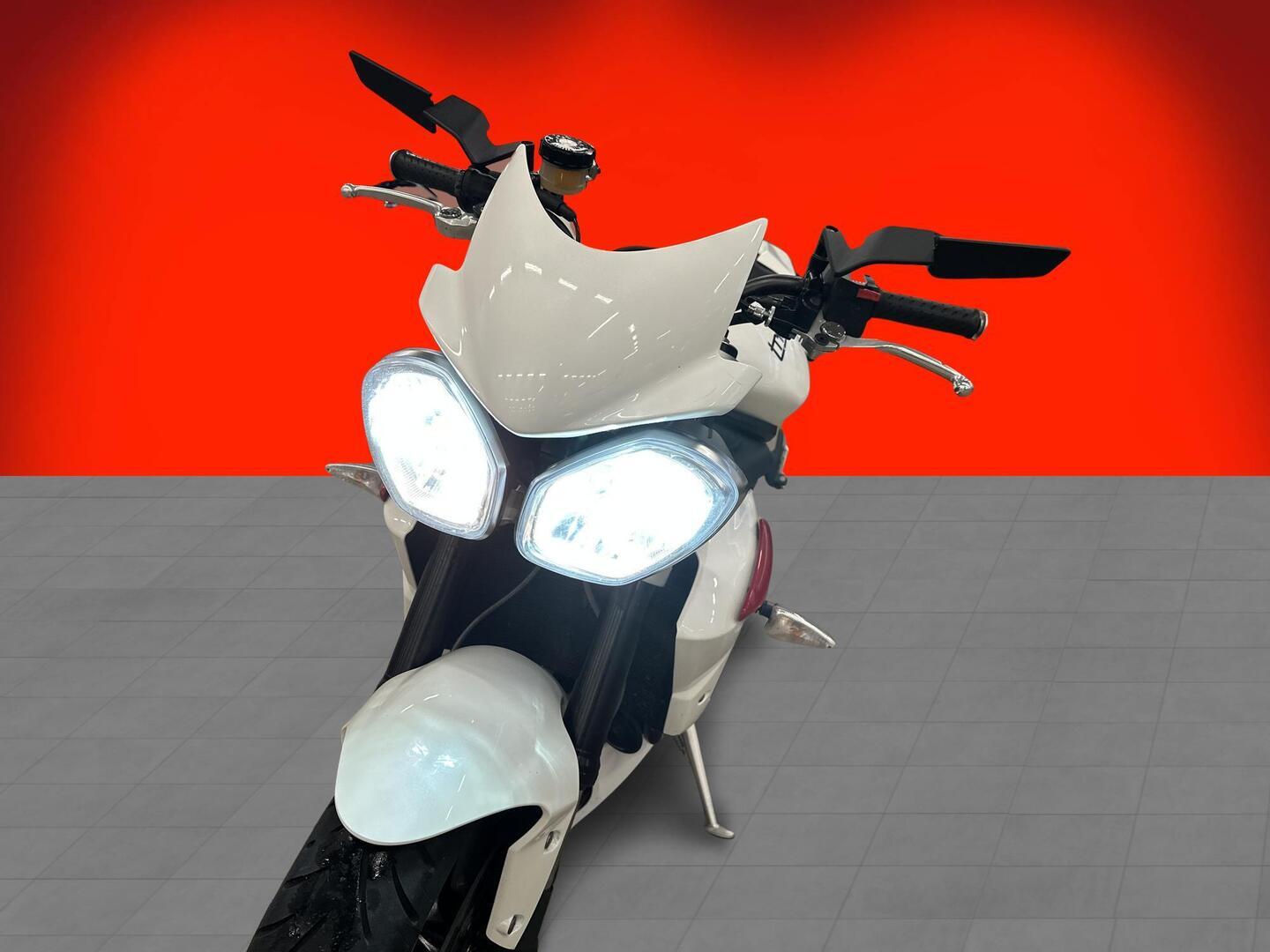 TRIUMPH STREET TRIPLE 2015