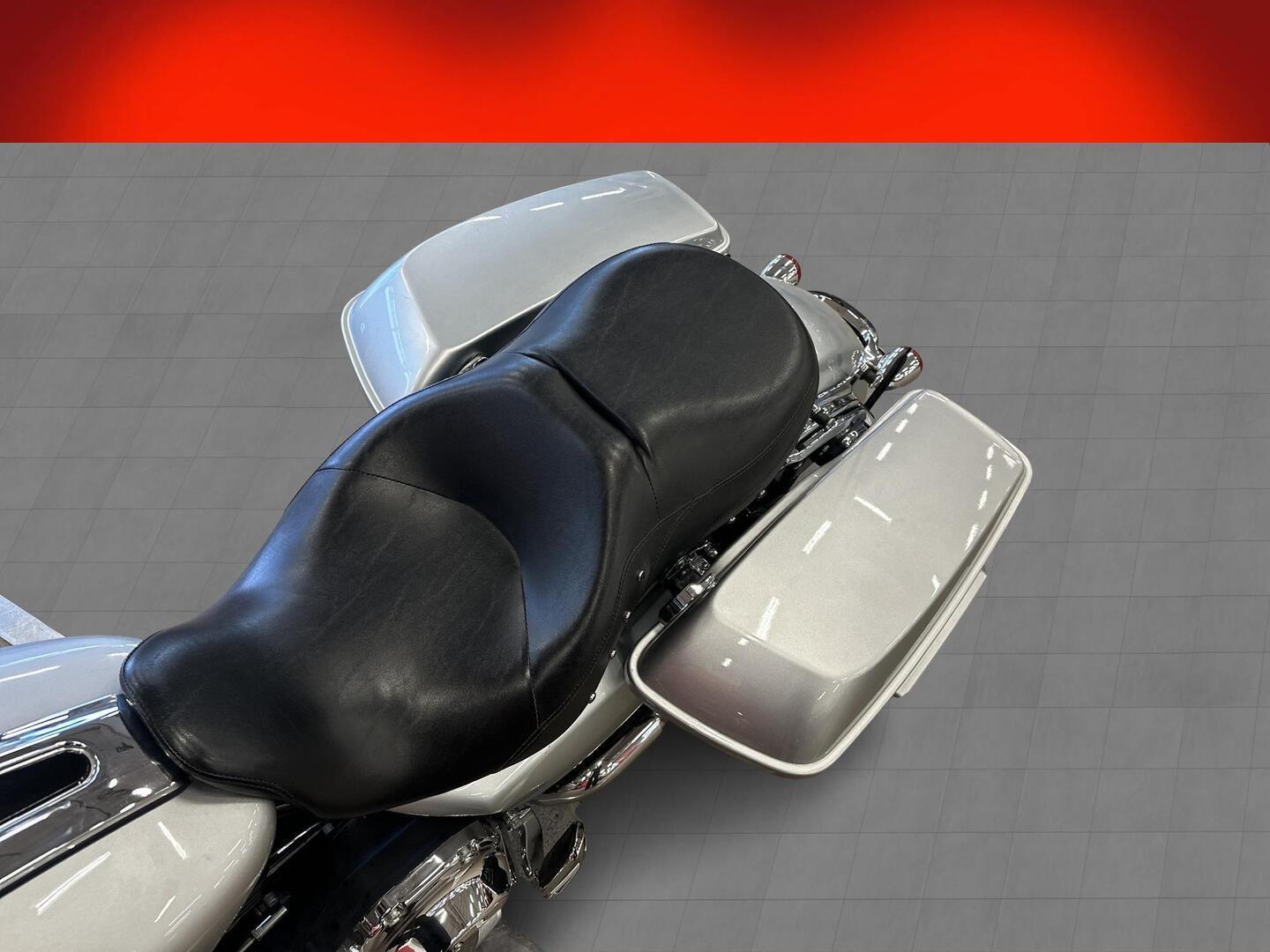 HARLEY-DAVIDSON Touring 2014