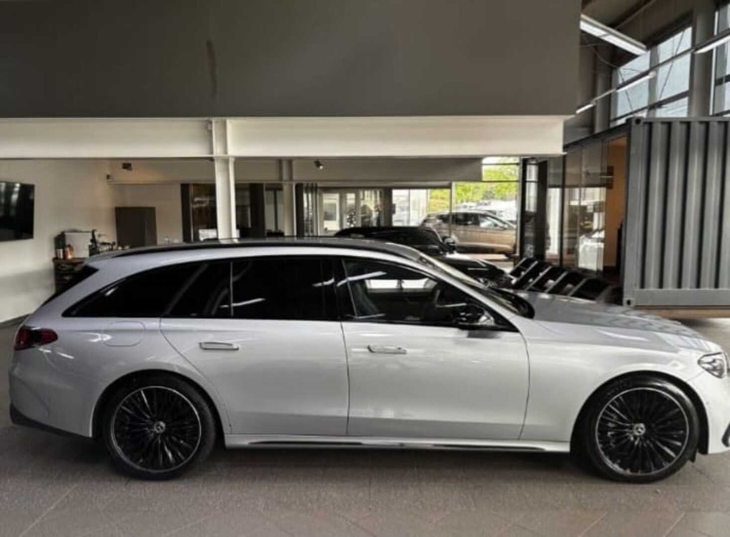 MERCEDES-BENZ E 2025