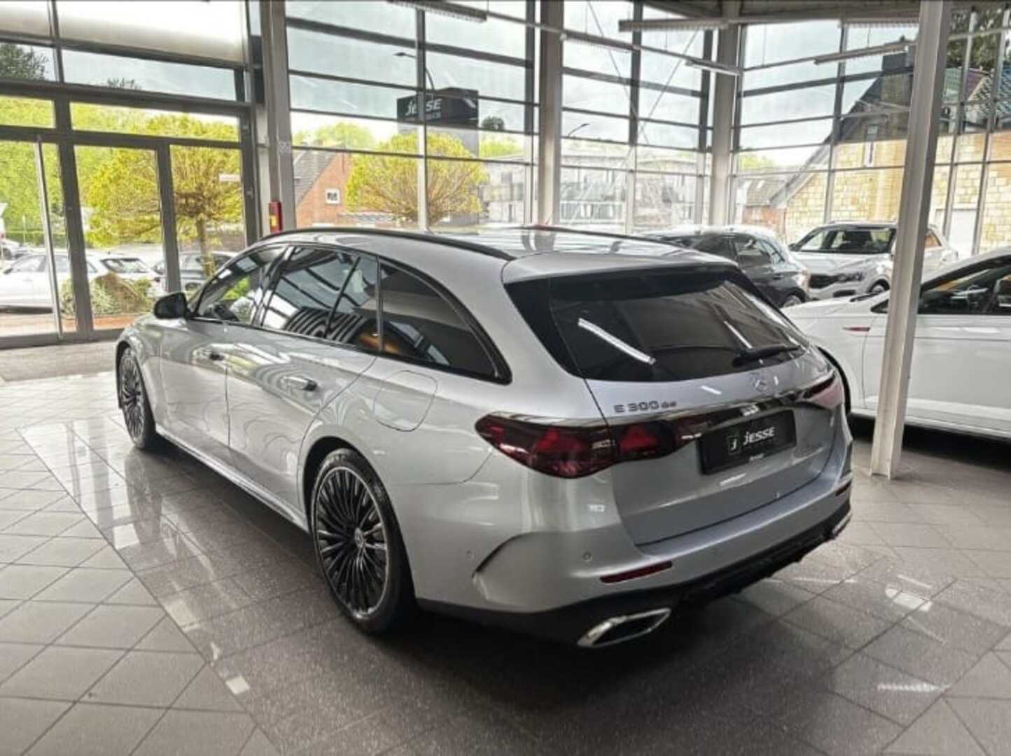 MERCEDES-BENZ E 2025