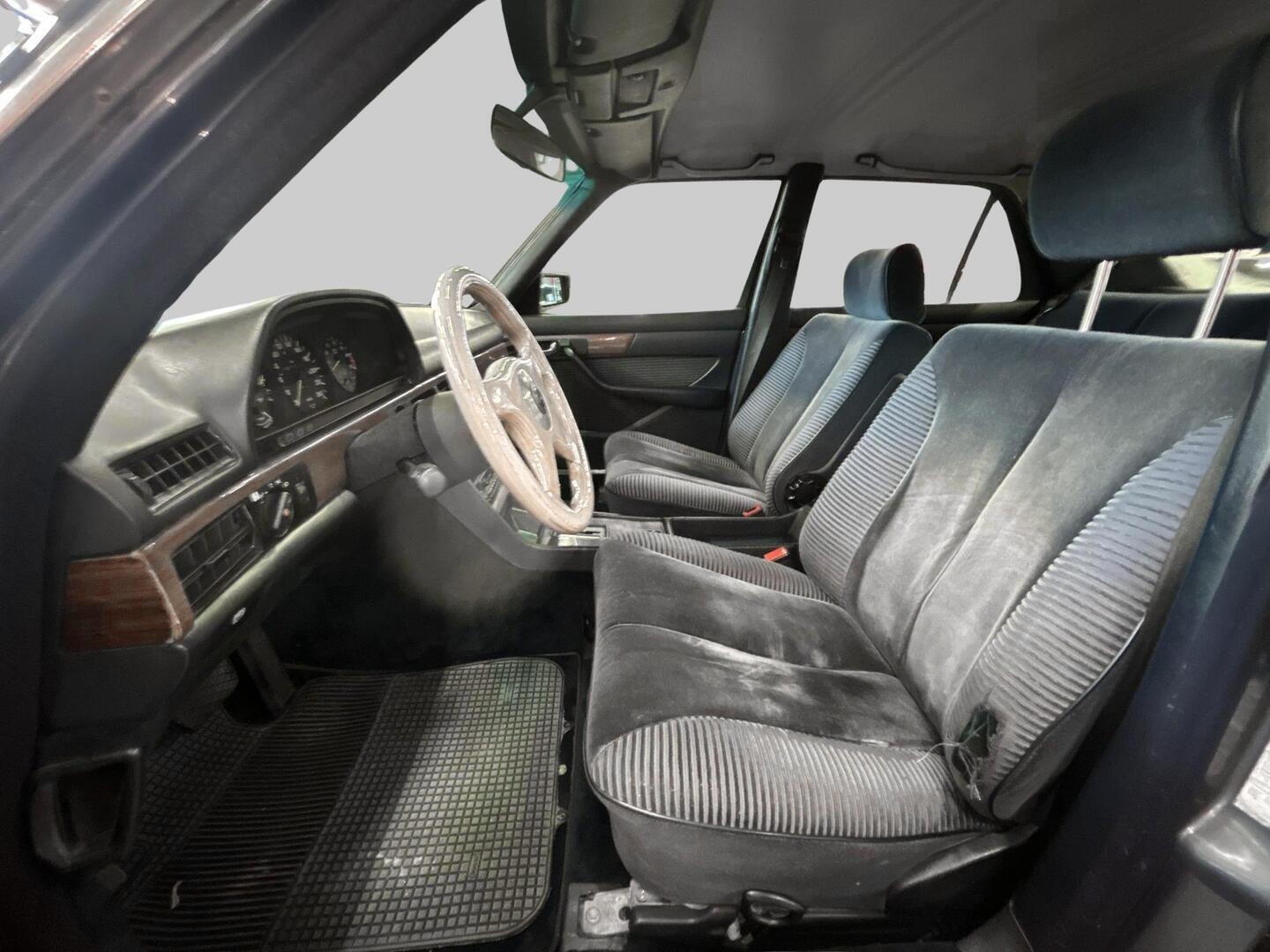 MERCEDES-BENZ S 1980