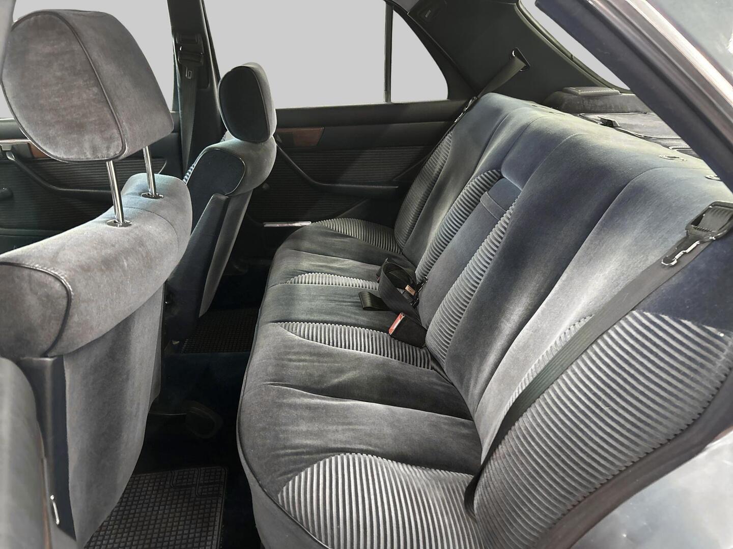 MERCEDES-BENZ S 1980