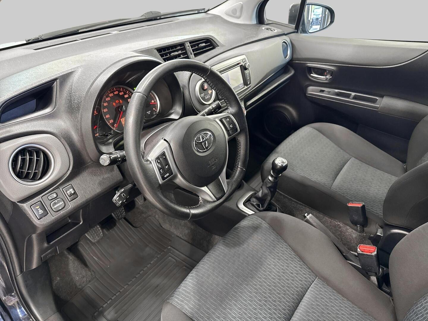 TOYOTA Yaris 2012