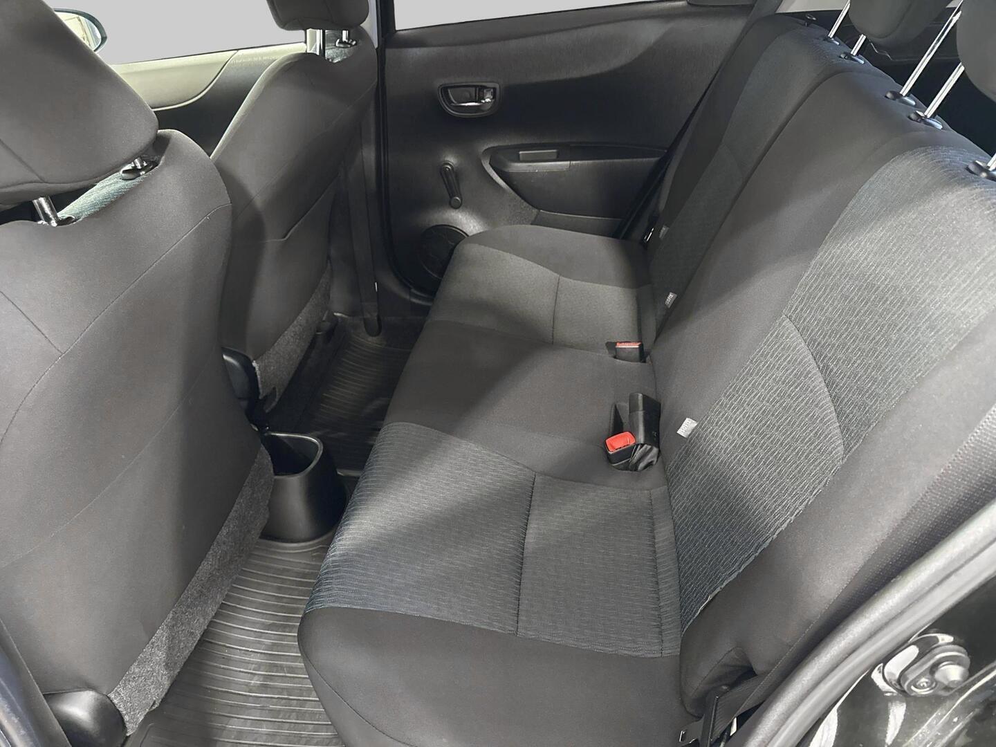 TOYOTA Yaris 2012