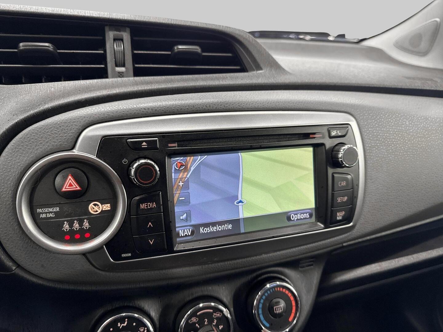 TOYOTA Yaris 2012