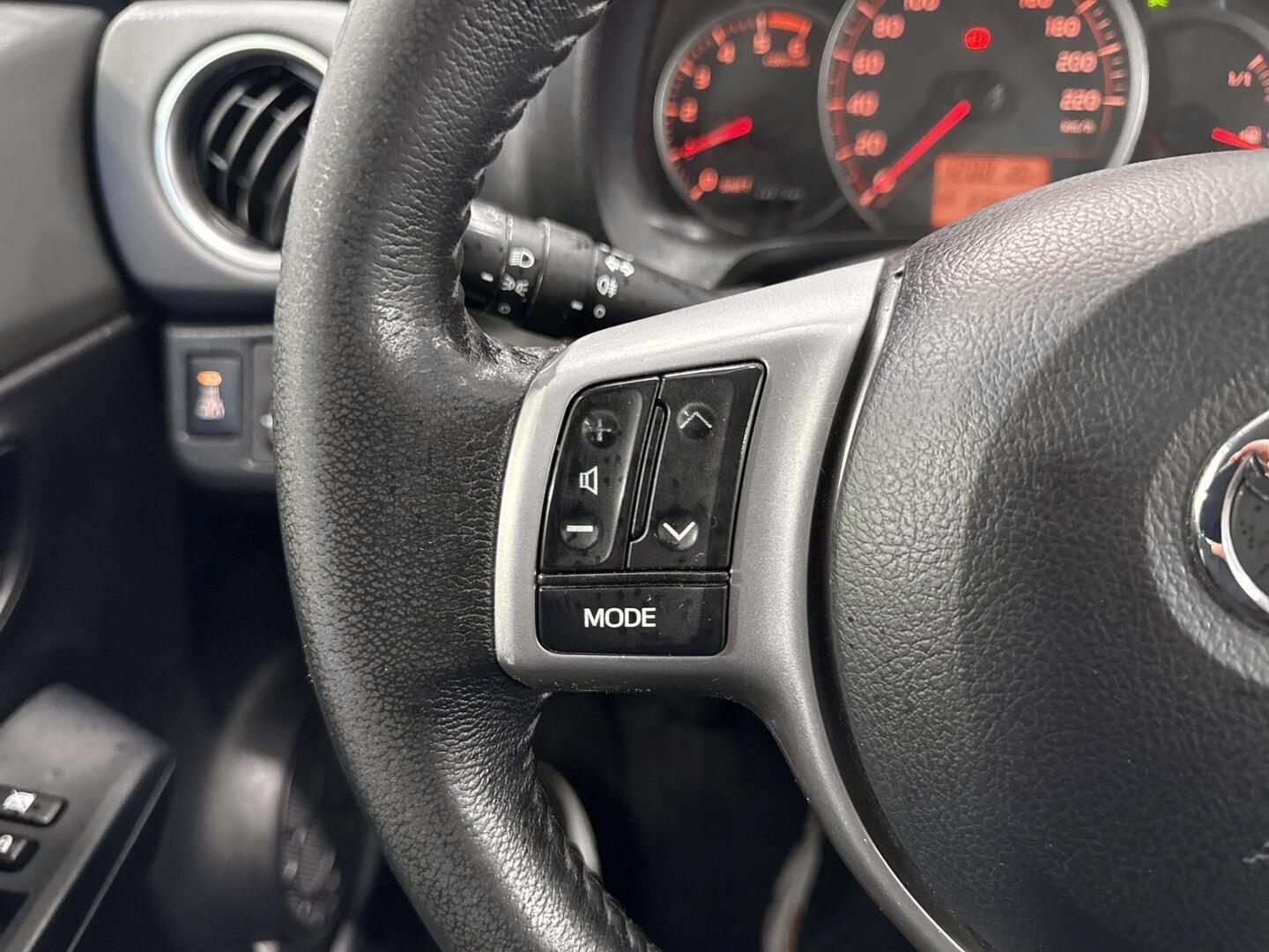 TOYOTA Yaris 2012