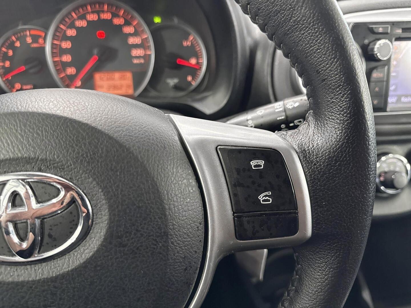 TOYOTA Yaris 2012