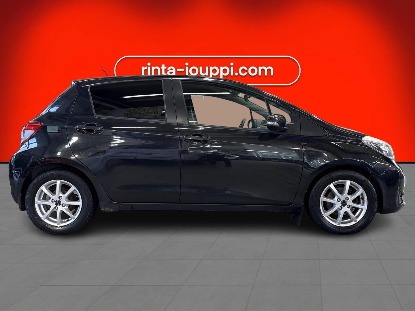 TOYOTA Yaris 2012