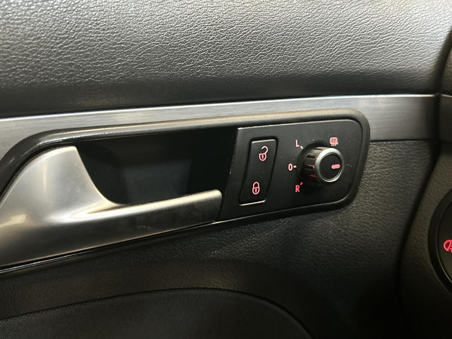 VOLKSWAGEN Touran 2015