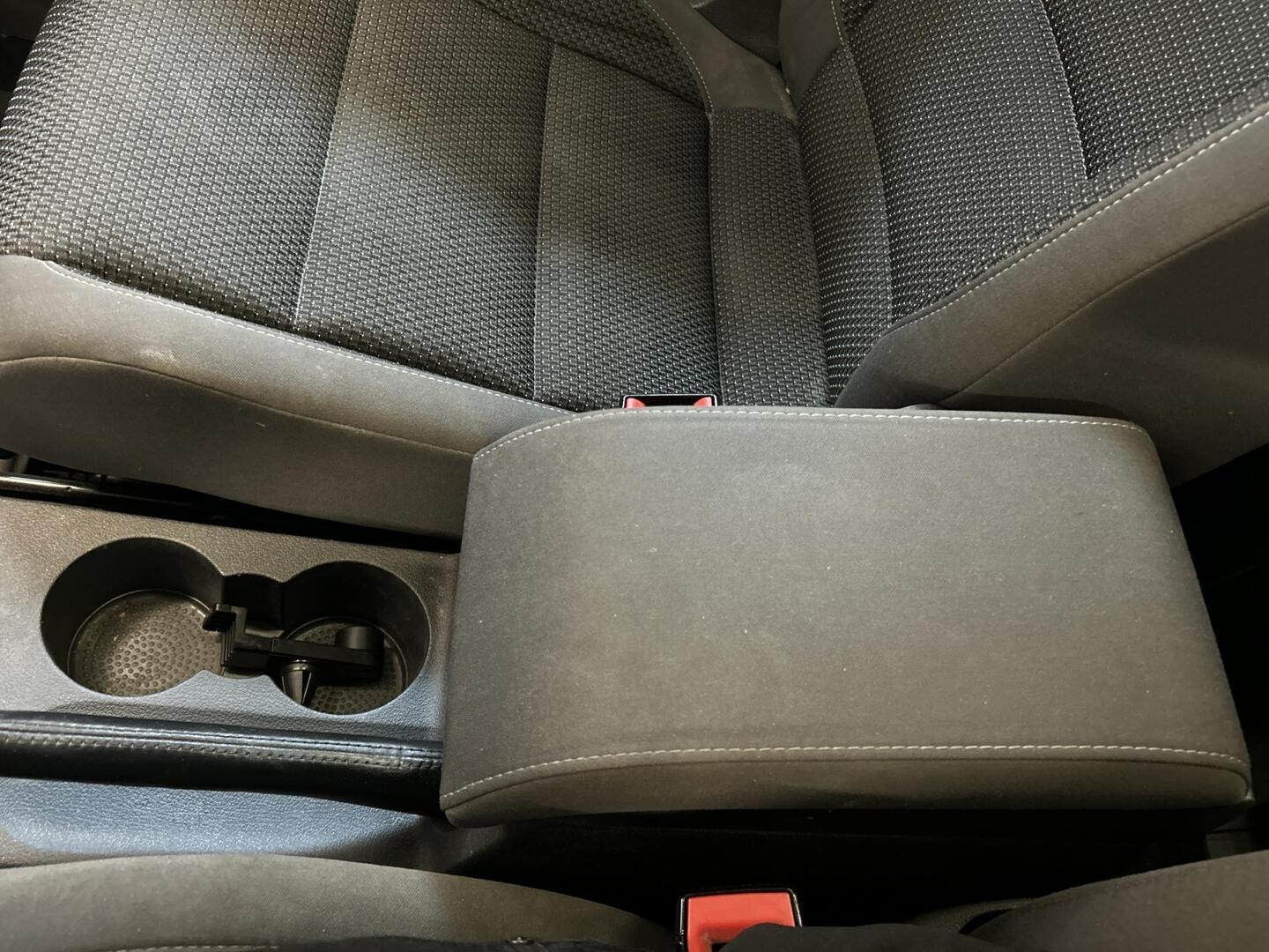 VOLKSWAGEN Touran 2015