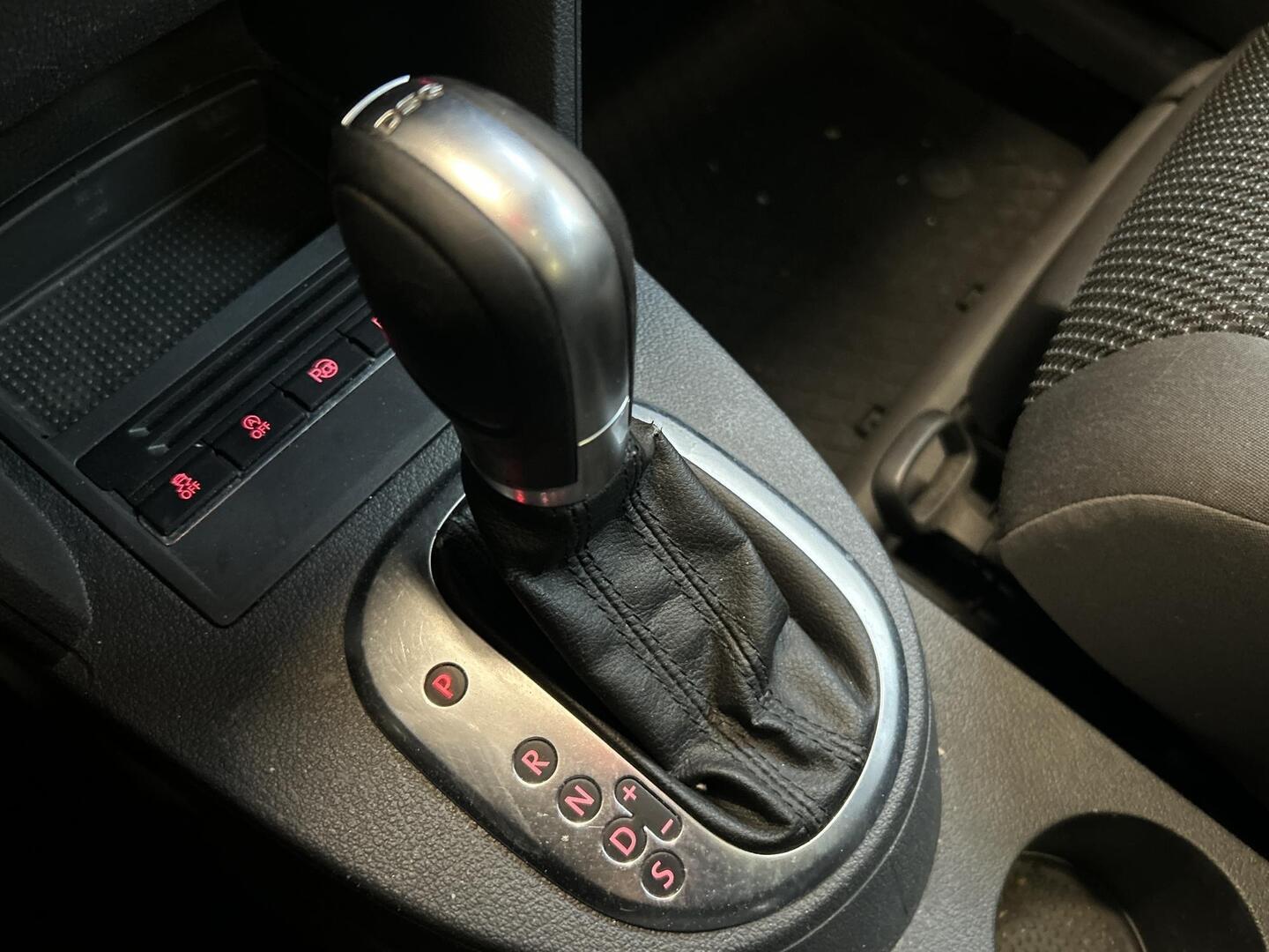 VOLKSWAGEN Touran 2015