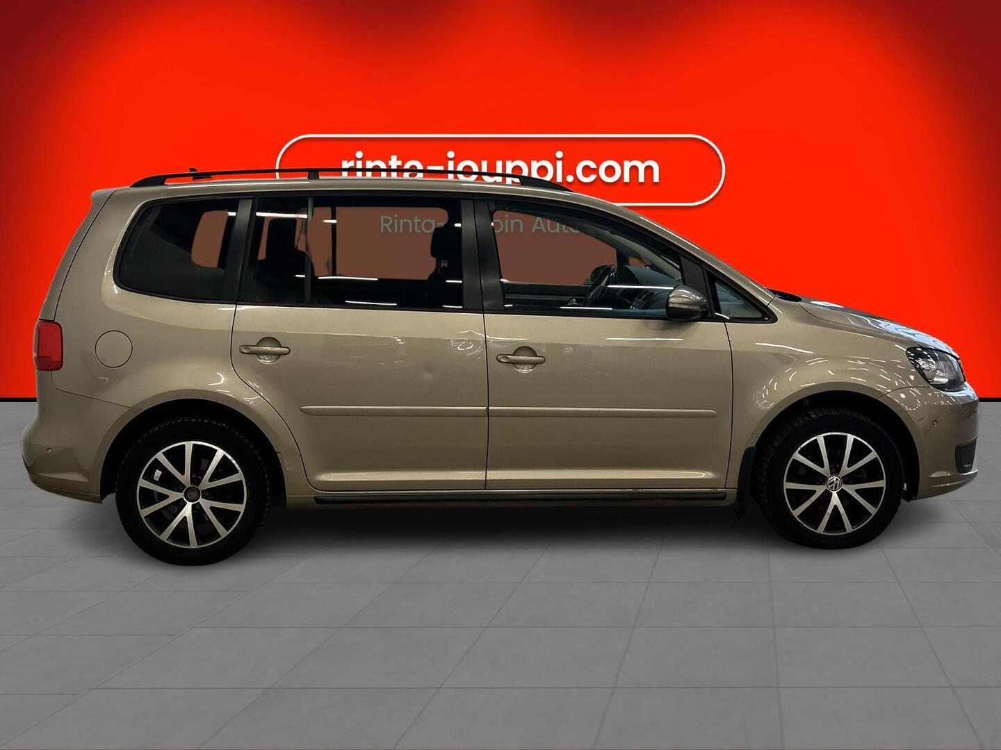 VOLKSWAGEN Touran 2015