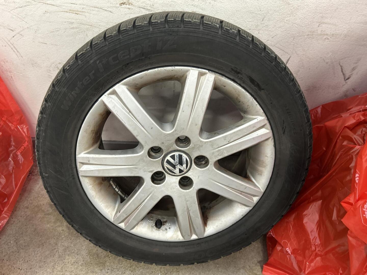 VOLKSWAGEN Touran 2015