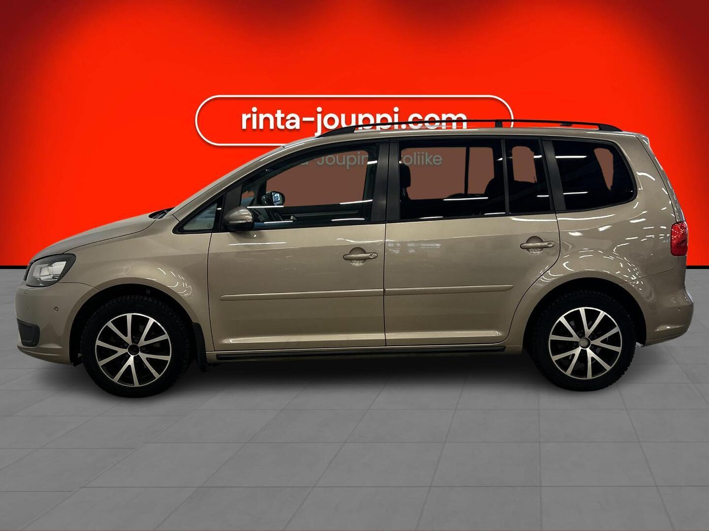 VOLKSWAGEN Touran 2015