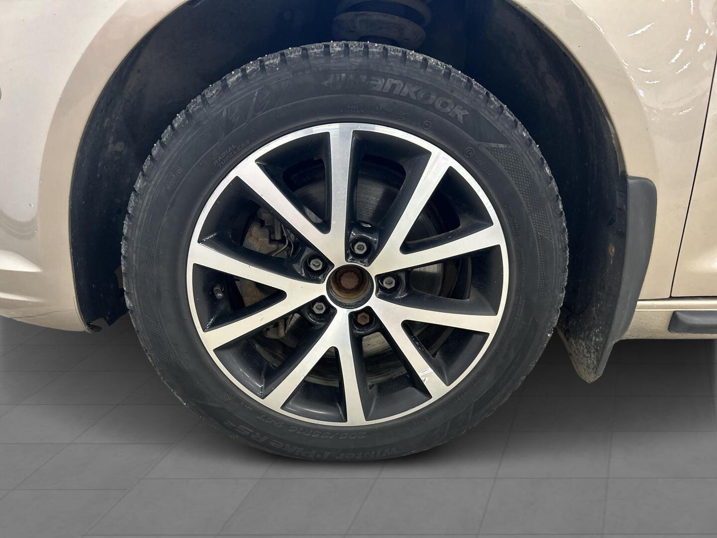 VOLKSWAGEN Touran 2015