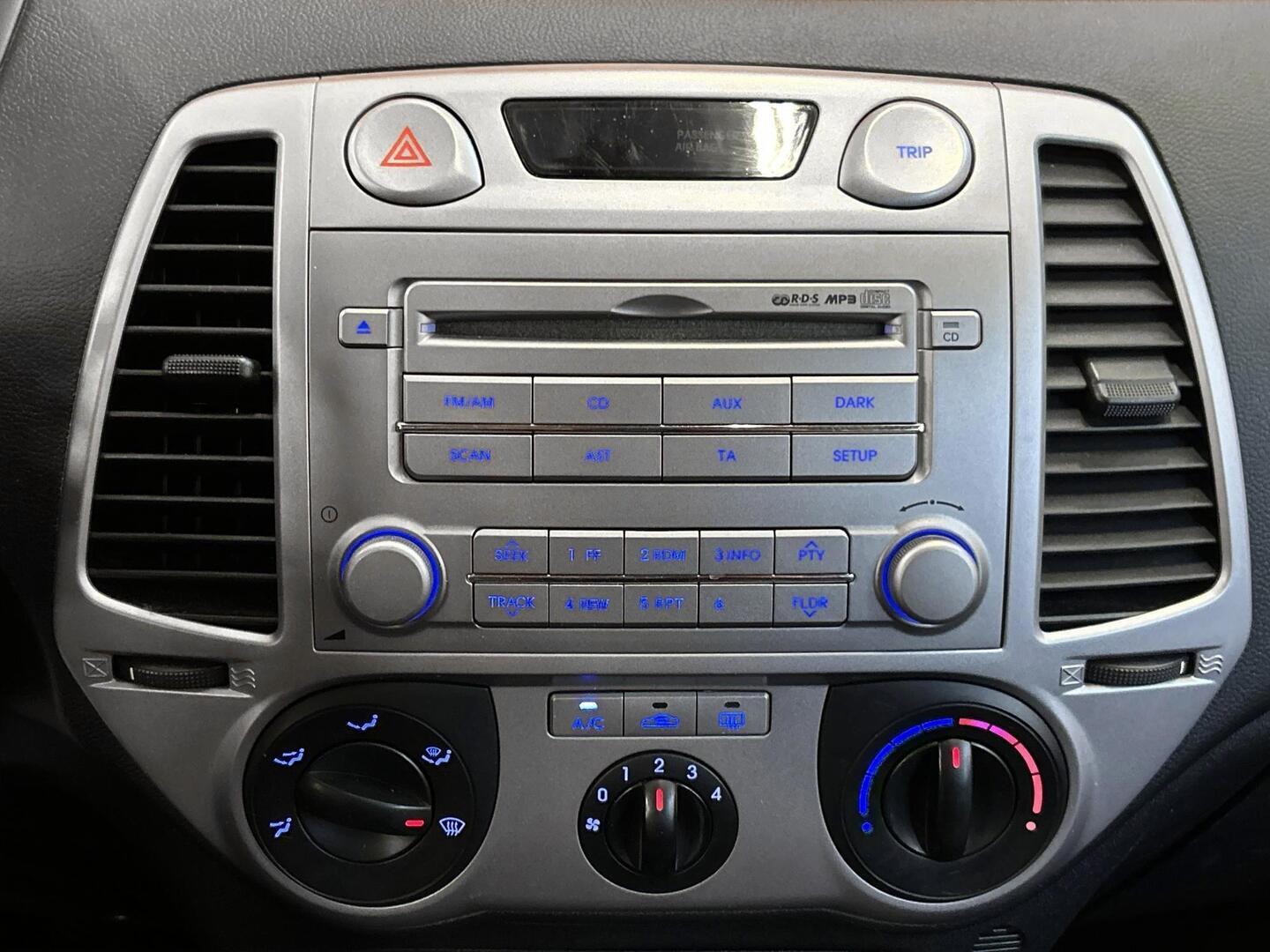 HYUNDAI i20 2011