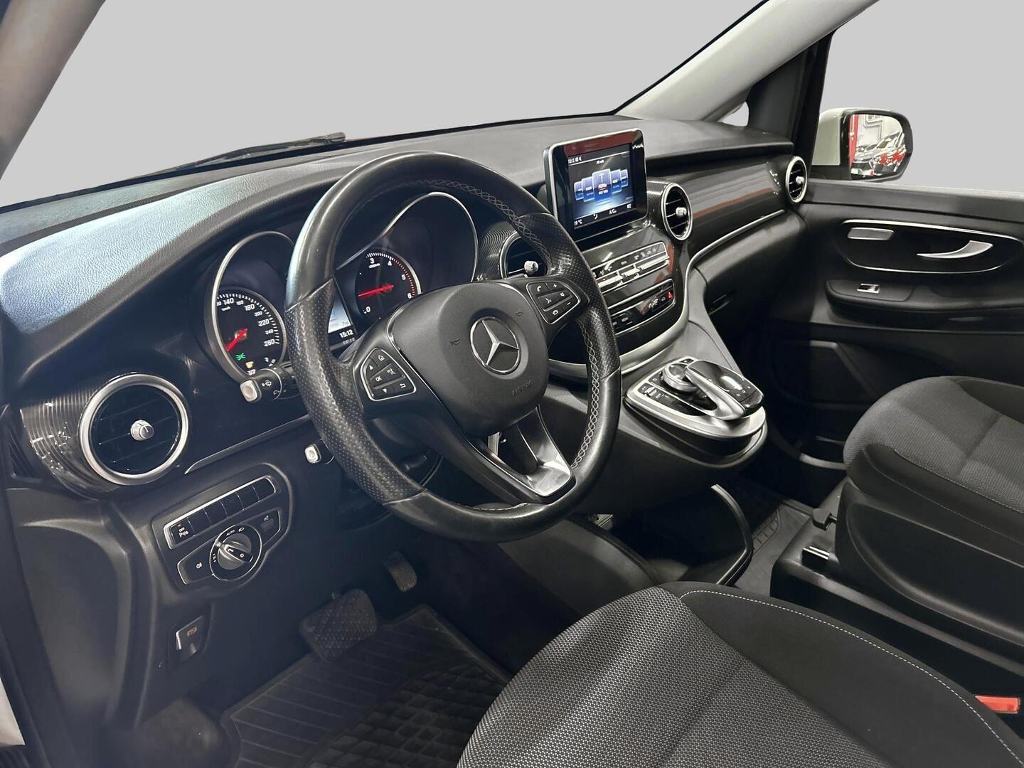 MERCEDES-BENZ V 2015
